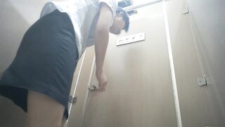 商场厕所偷拍制服少妇多毛的美鲍鱼